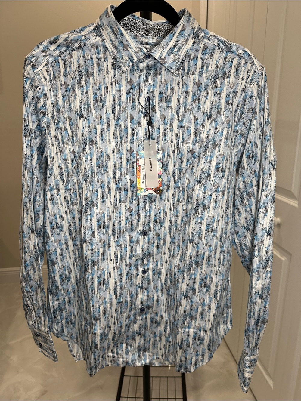 Robert Graham Men's Blue and White Vertical Patterned Dress Shirt